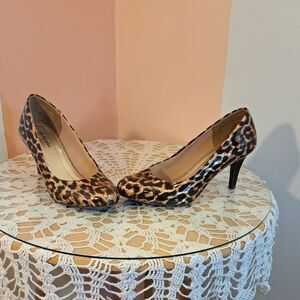 🤎3 for $15🤎 Moving Comfort Leopard Print Heels with Classic Stiletto Design